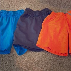 Boys champion mesh shirts 4/5
